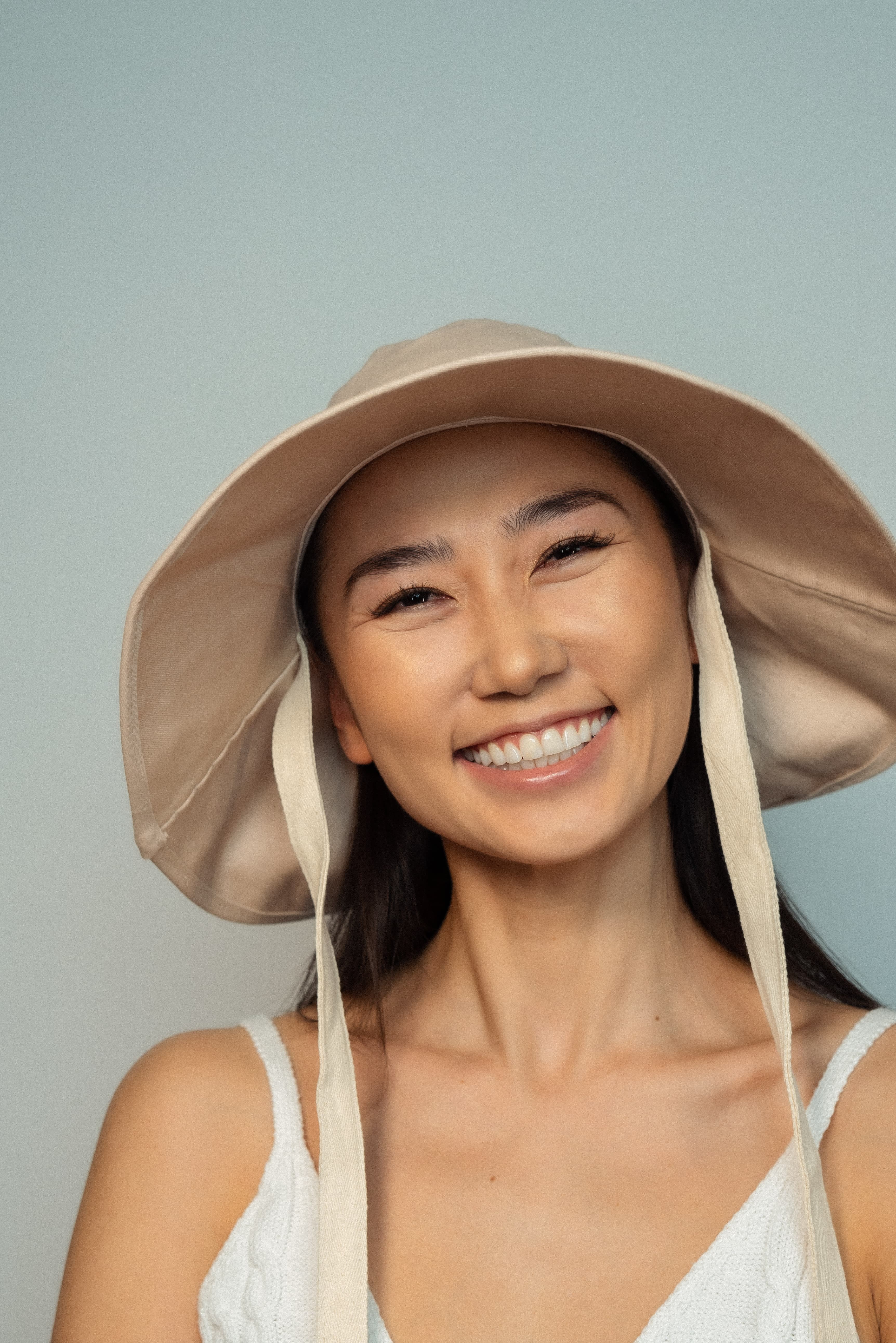 BEAUTY SECRETS BUCKET HAT BEIGE